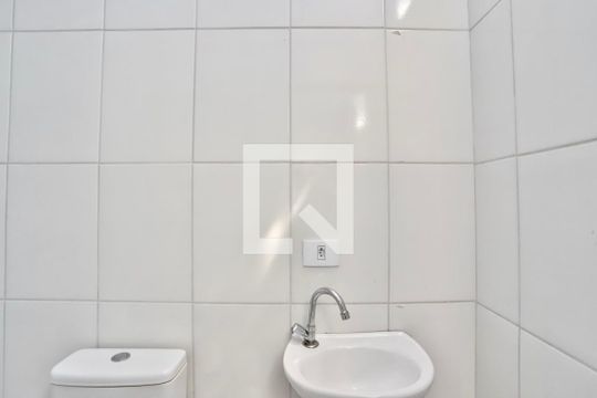Banheiro  de casa para alugar com 1 quarto, 40m² em Vila Bancaria, São Paulo