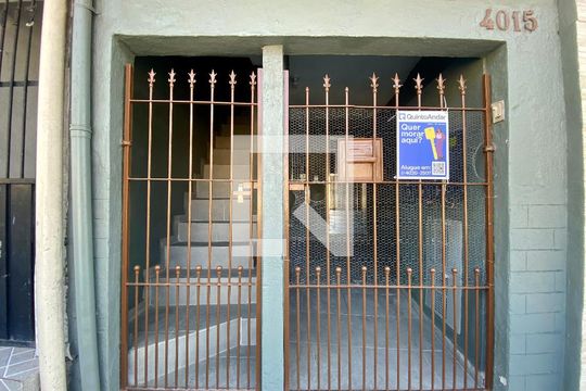 Fachada de casa para alugar com 1 quarto, 40m² em Vila Bancaria, São Paulo
