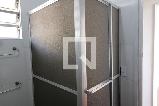 Banheiro de apartamento à venda com 2 quartos, 46m² em Tauá, Rio de Janeiro