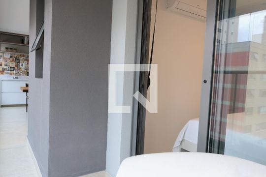 Varanda do quarto  de apartamento para alugar com 3 quartos, 115m² em Indianópolis, São Paulo