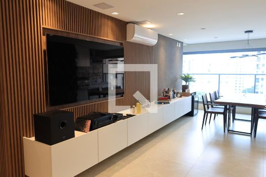 Apartamento para alugar com 3 quartos, 115m² em Indianópolis, São Paulo