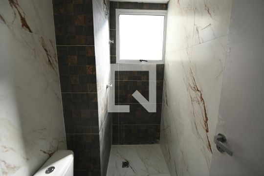 Banheiro de apartamento para alugar com 2 quartos, 42m² em Setor Grajaú, Goiânia