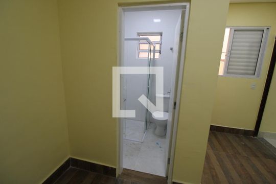 Banheiro da Suíte de casa para alugar com 1 quarto, 59m² em Jardim Miriam, São Paulo