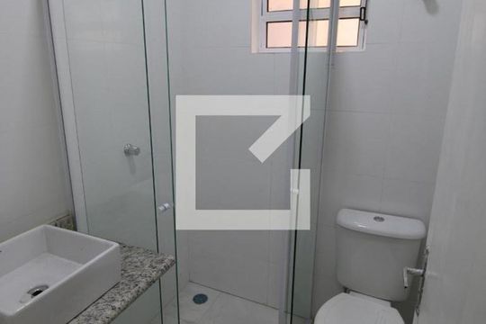 Banheiro da Suíte de casa para alugar com 1 quarto, 59m² em Jardim Miriam, São Paulo