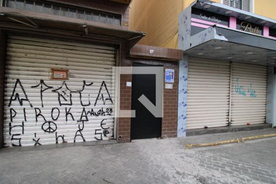 Fachada de casa para alugar com 1 quarto, 59m² em Jardim Miriam, São Paulo