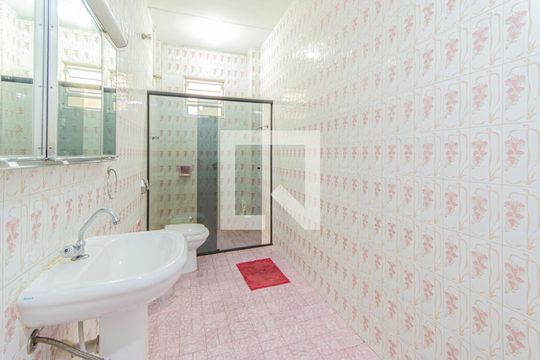 Banheiro de apartamento à venda com 2 quartos, 130m² em Liberdade, São Paulo