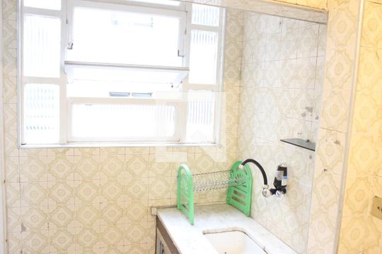 Cozinha de apartamento para alugar com 1 quarto, 30m² em Itararé, São Vicente