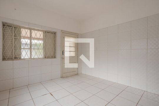 Cozinha e Área de Serviço de casa à venda com 3 quartos, 200m² em São Sebastião, Porto Alegre