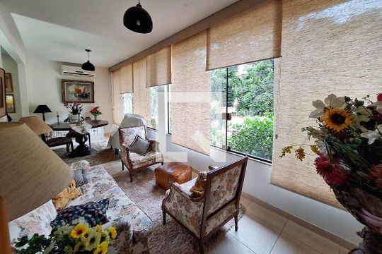 Sala de casa à venda com 4 quartos, 156m² em Maravista, Niterói
