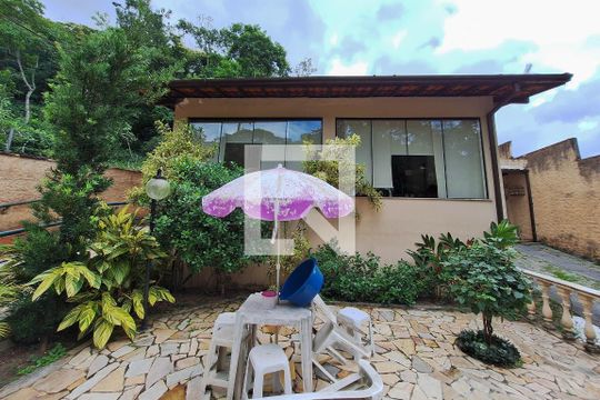Quintal de casa à venda com 4 quartos, 156m² em Maravista, Niterói
