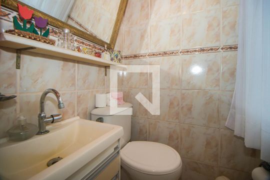 Lavabo de casa para alugar com 6 quartos, 240m² em Jardim Carvalho, Porto Alegre