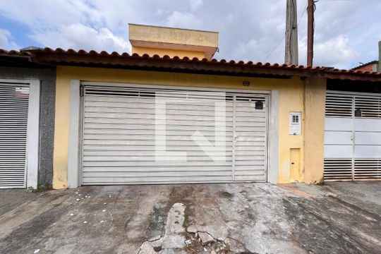 Fachada de casa para alugar com 3 quartos, 152m² em Vila Maria de Maggi, Suzano