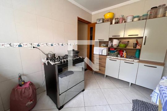 Cozinha de casa para alugar com 3 quartos, 152m² em Vila Maria de Maggi, Suzano