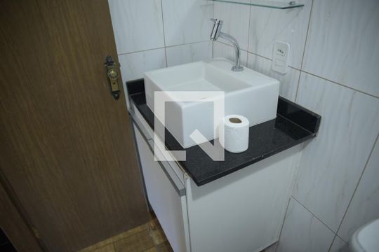Banheiro da Suíte de apartamento para alugar com 2 quartos, 57m² em Jardim Marilu, Cotia