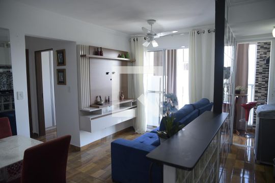 Sala  de apartamento para alugar com 2 quartos, 57m² em Jardim Marilu, Cotia