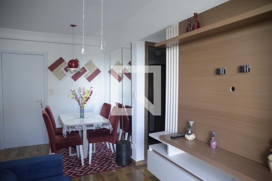Sala  de apartamento para alugar com 2 quartos, 57m² em Jardim Marilu, Cotia