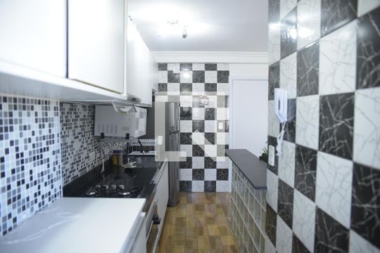 Cozinha e Área de Serviço de apartamento para alugar com 2 quartos, 57m² em Jardim Marilu, Cotia