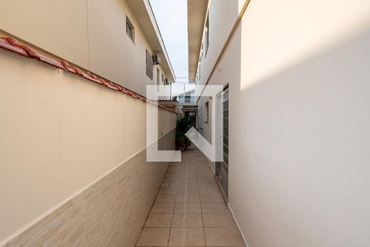 Corredor de casa à venda com 3 quartos, 199m² em Campo Belo, São Paulo