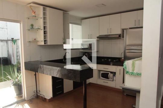 Cozinha de casa à venda com 3 quartos, 117m² em São João Batista, Belo Horizonte