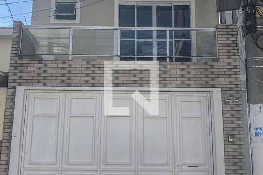 Fachada de casa à venda com 3 quartos, 100m² em Vila Aricanduva, São Paulo