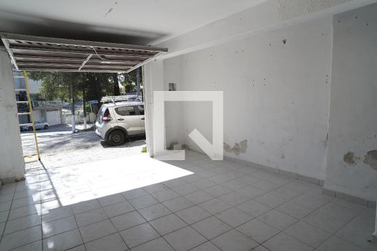 Garagem de casa à venda com 2 quartos, 100m² em Jardim Monjolo, São Paulo