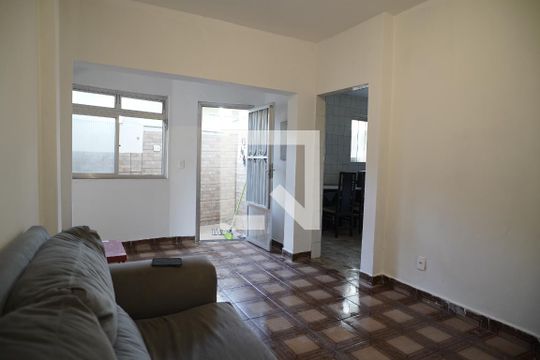 Sala de casa à venda com 2 quartos, 100m² em Jardim Monjolo, São Paulo