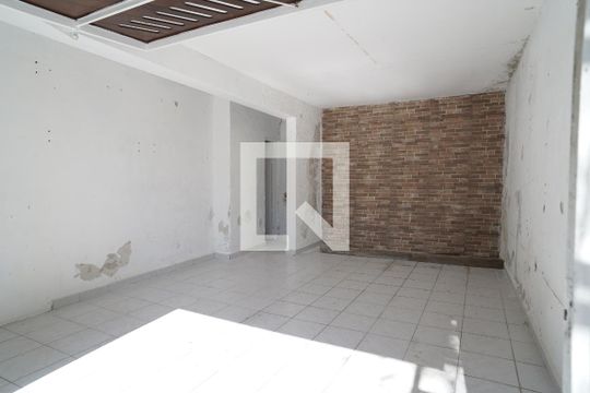 Garagem de casa à venda com 2 quartos, 100m² em Jardim Monjolo, São Paulo