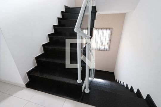 Escadas de apartamento à venda com 1 quarto, 35m² em Vila Antonieta, São Paulo