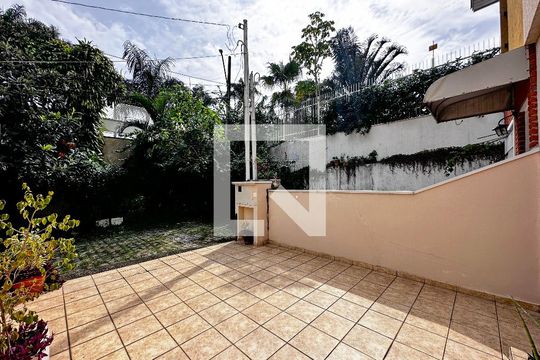 Garagem de casa para alugar com 2 quartos, 110m² em Granja Julieta, São Paulo