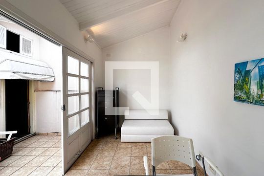 Saleta Fundos de casa para alugar com 2 quartos, 110m² em Granja Julieta, São Paulo