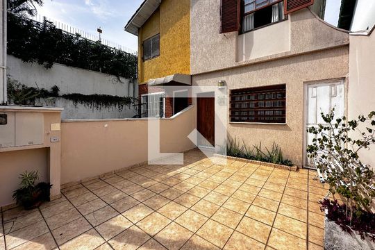Garagem de casa para alugar com 2 quartos, 110m² em Granja Julieta, São Paulo