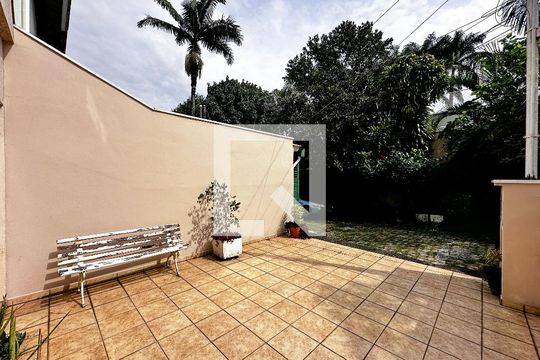 Garagem de casa para alugar com 2 quartos, 110m² em Granja Julieta, São Paulo