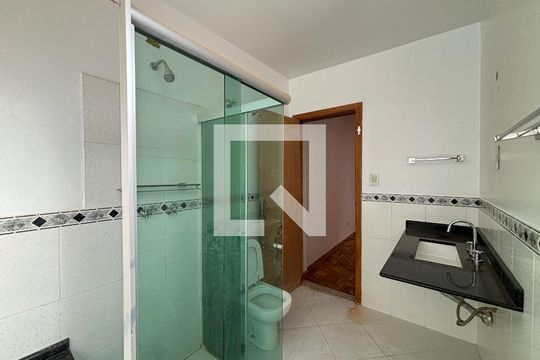 Banheiro do Quarto 2 de casa para alugar com 2 quartos, 75m² em Pinheiros, São Paulo