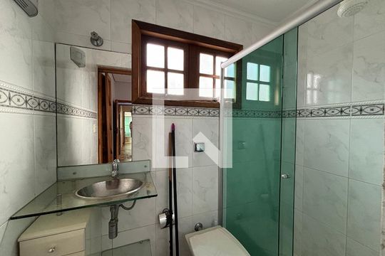 Banheiro do Quarto 1 de casa para alugar com 2 quartos, 75m² em Pinheiros, São Paulo