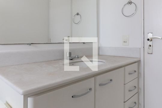 Banheiro do Quarto 1 de apartamento à venda com 3 quartos, 167m² em Indianópolis, São Paulo
