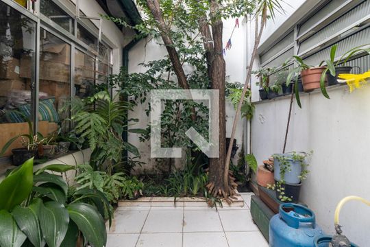 Área de serviço e quintal de casa à venda com 3 quartos, 112m² em Indianópolis, São Paulo
