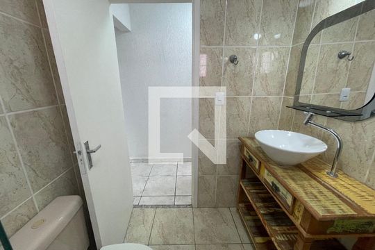 Banheiro de kitnet/studio para alugar com 1 quarto, 17m² em Jardim Bonfiglioli, São Paulo