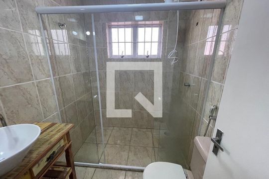 Banheiro de kitnet/studio para alugar com 1 quarto, 17m² em Jardim Bonfiglioli, São Paulo
