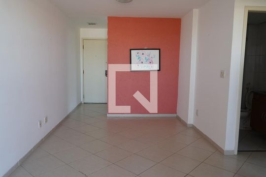 Sala de apartamento para alugar com 2 quartos, 70m² em Barra da Tijuca, Rio de Janeiro