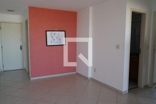 Sala de apartamento para alugar com 2 quartos, 70m² em Barra da Tijuca, Rio de Janeiro