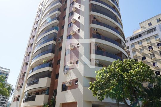 Fachada do Prédio de apartamento para alugar com 2 quartos, 70m² em Barra da Tijuca, Rio de Janeiro