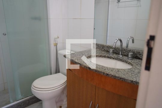 Banheiro Social de apartamento para alugar com 2 quartos, 70m² em Barra da Tijuca, Rio de Janeiro