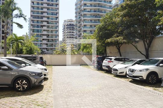 Área comum - Estacionamento de apartamento para alugar com 2 quartos, 70m² em Barra da Tijuca, Rio de Janeiro