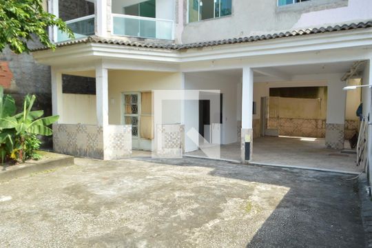 Garagem  de casa de condomínio à venda com 2 quartos, 200m² em Taquara, Rio de Janeiro