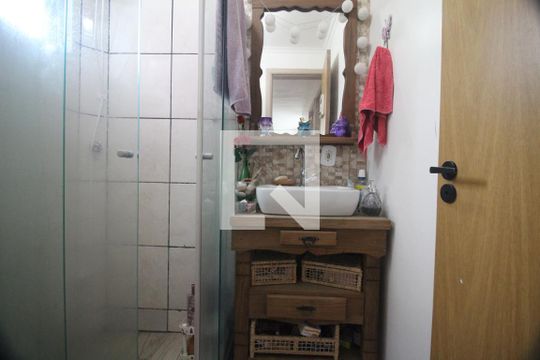Banheiro de apartamento à venda com 2 quartos, 40m² em Mato Grande, Canoas