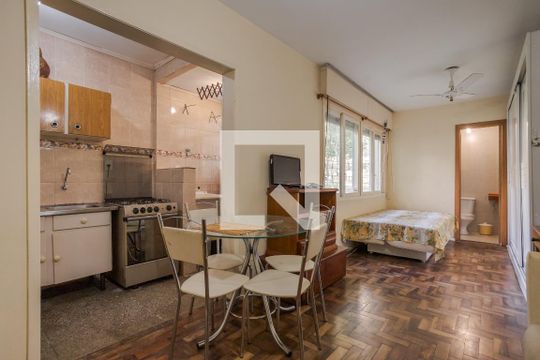 Dormitório de apartamento para alugar com 1 quarto, 40m² em Vila Ipiranga, Porto Alegre