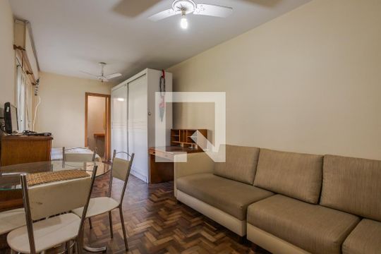 Dormitório de apartamento para alugar com 1 quarto, 40m² em Vila Ipiranga, Porto Alegre