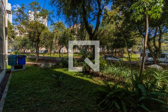 Dormitório de apartamento para alugar com 1 quarto, 40m² em Vila Ipiranga, Porto Alegre