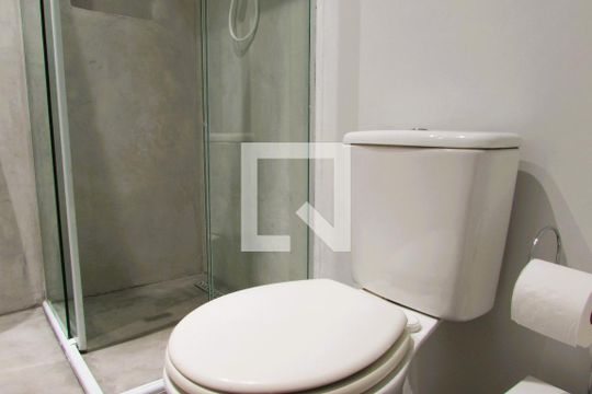 Banheiro de apartamento à venda com 1 quarto, 34m² em Vila Indiana, São Paulo