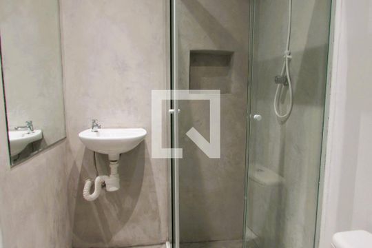 Banheiro de apartamento à venda com 1 quarto, 34m² em Vila Indiana, São Paulo